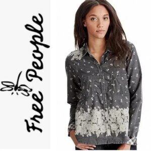 Free People Dottie Over You Gray Floral Chambray Button Down Shirt. Size L.